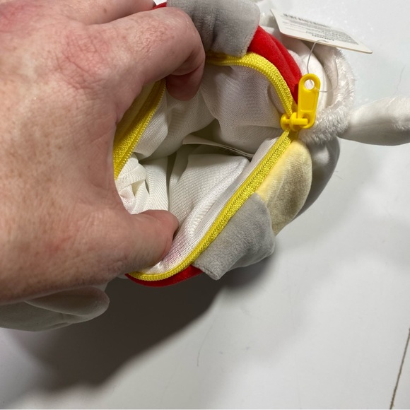 Miniso Life White Mini Squish-able Stuffed Plush Cute Kitty Cat Zip Purse NWT - Picture 13 of 15